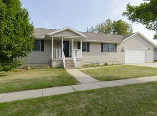 1110 Edgeview Dr, Mahomet, IL 61853