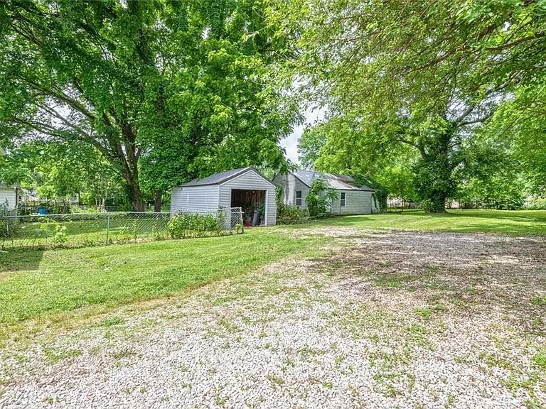 802 Route 66 — Photo 2