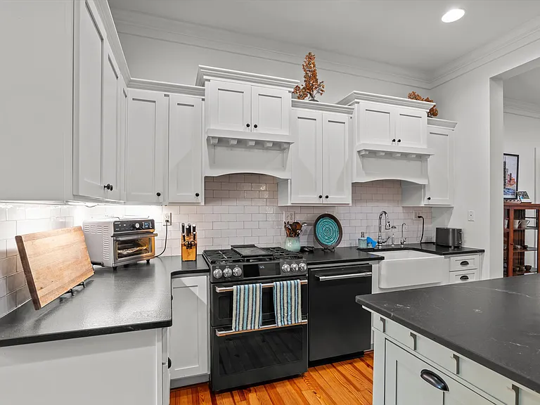 2509 Bellevue Ave — Photo 7