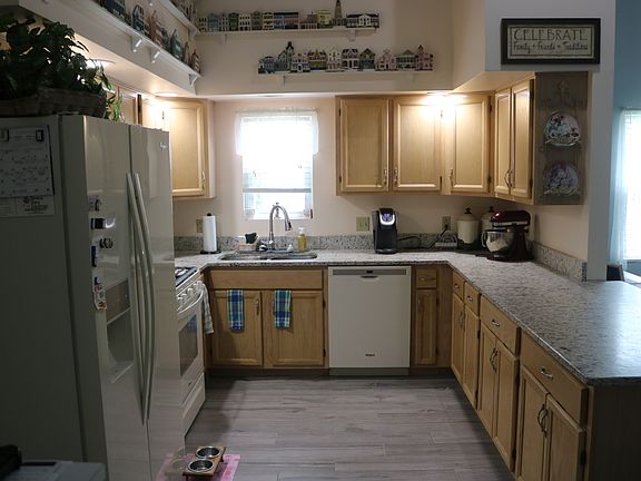 5th image of 1007 Charleston Commons Dr Unit 1