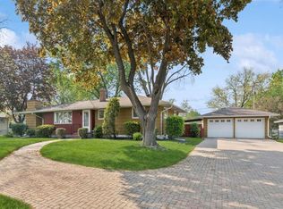 1211 W 106th St, Bloomington, MN 55431