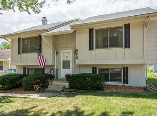 4214 89th St, Urbandale, IA 50322