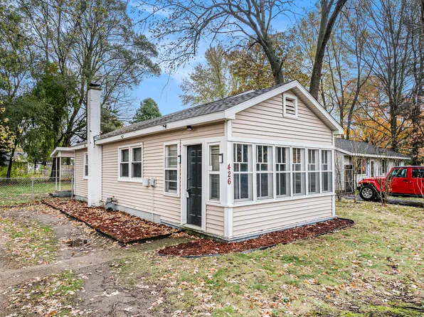 426 W Hill St, Plainwell, MI 49080