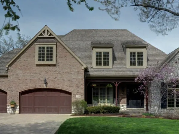 810 Edgewater Dr, Naperville, IL 60540