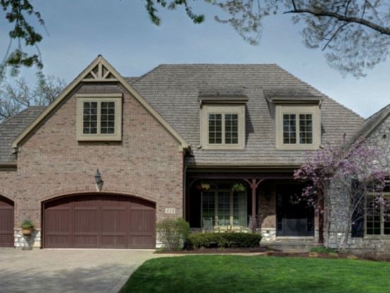 810 Edgewater Dr, Naperville, IL 60540