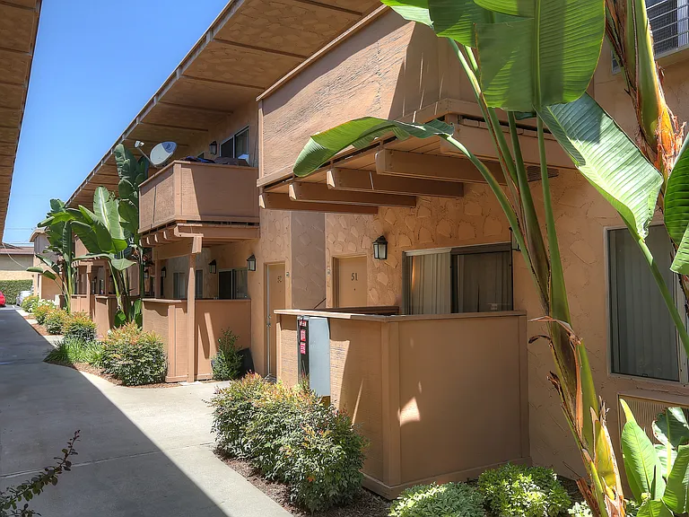 16251 Woodruff Ave — Photo 12