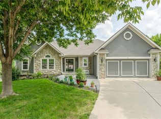 9509 N Charlotte Ct, Kansas City, MO 64155