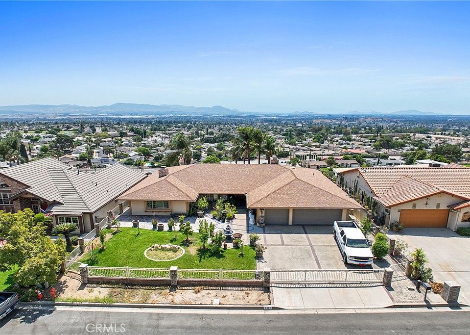 1st image of 2421 Willow Dr