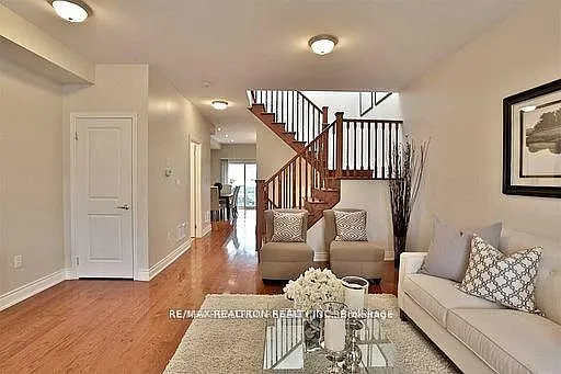 1339 Woodbine Ave #UPPER — Photo 3