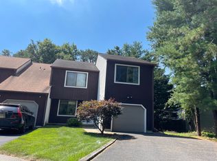 17 Queen Anne Ct, Marlton, NJ 08053