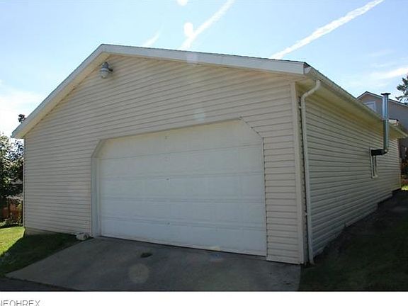 3rd image of 917 Federal Ave