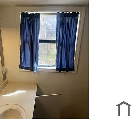 1010 Stephen St — Photo 16