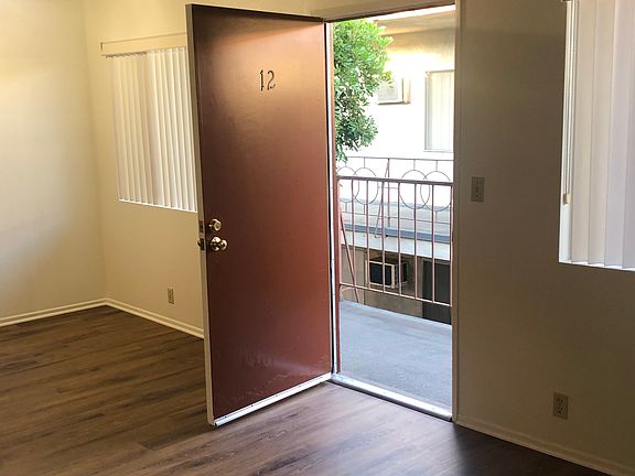 5th image of 336 Riverdale Dr APT 5