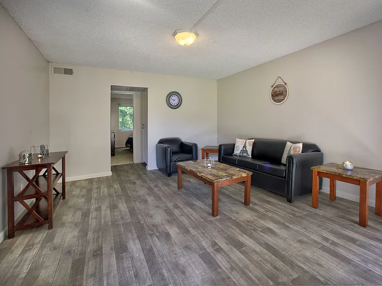 Fair Oaks Apartments — Photo 9