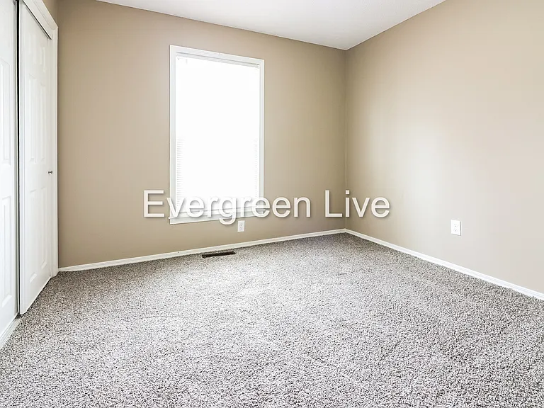 8303 E 166th St — Photo 10