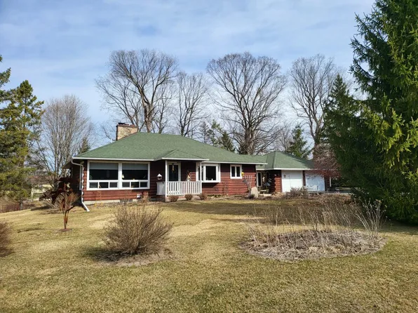 852 Riverview DRIVE, West Bend, WI 53095