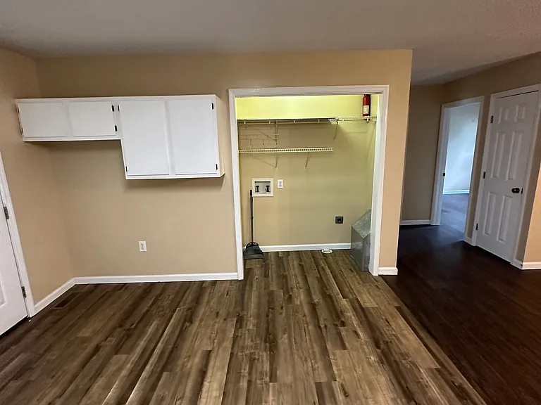 892 Woodlawn Rd — Photo 6