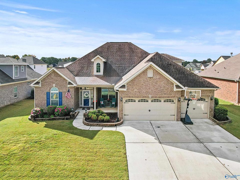 1st image of 111 Quiet Creek Dr
