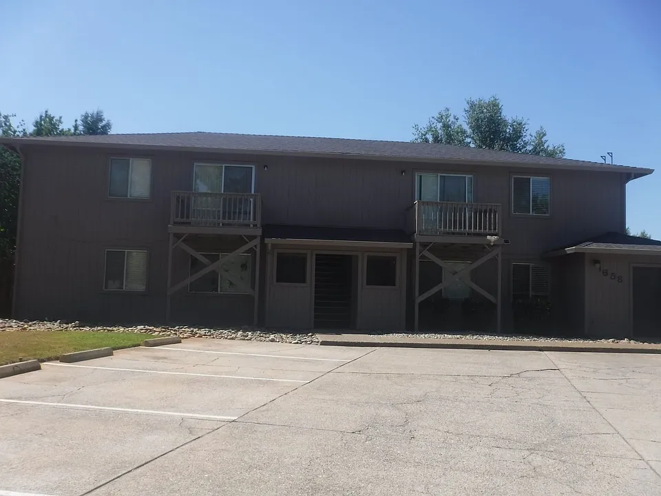 1658 Bramble Pl