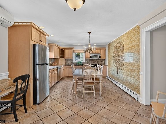3rd image of 200 N 18th St #1