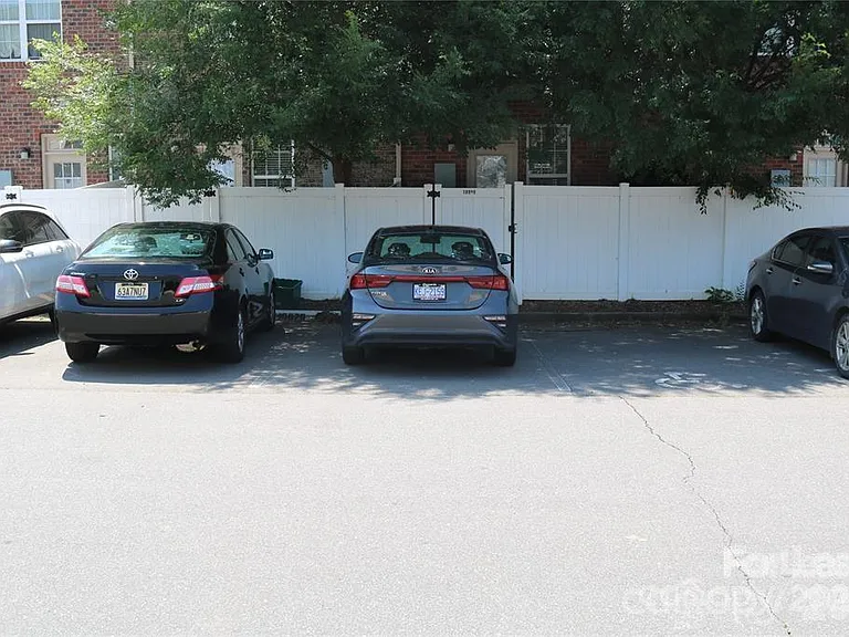 9806 Longstone Ln — Photo 32
