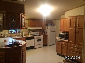 3rd image of 12030 Glen Cir