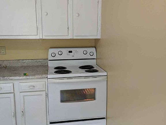 4th image of 2826 Greenway Dr