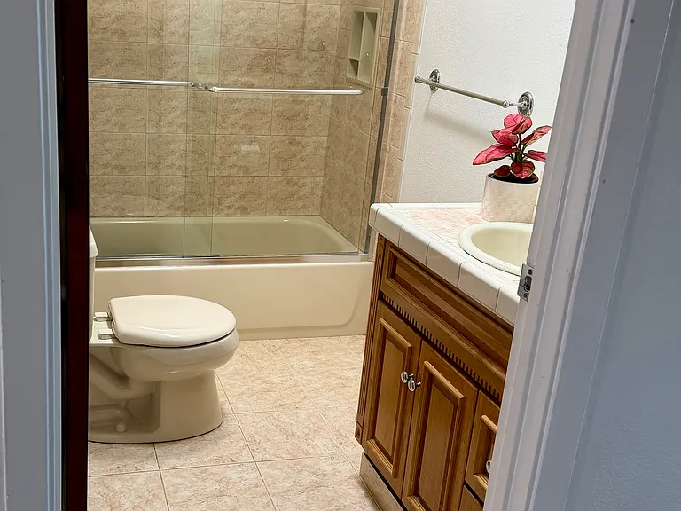 1464 Tarrytown St #A — Photo 10