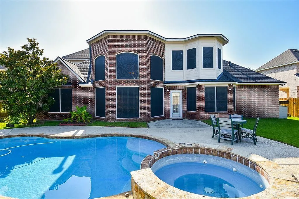 5 bed, 3.5 bath, 4330 sqft, $5,000 — Photo 1