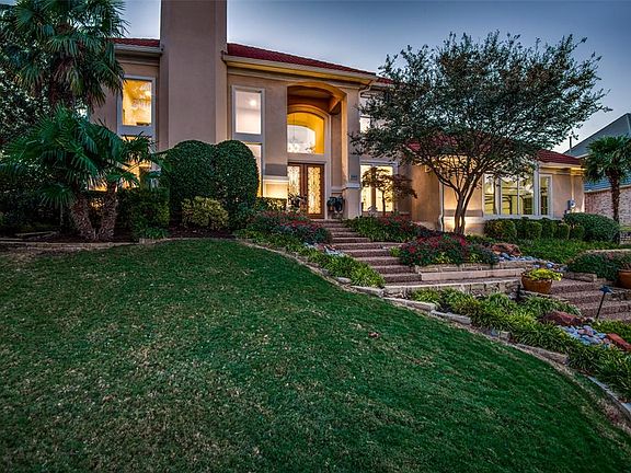 3rd image of 2613 Pelican Bay Dr