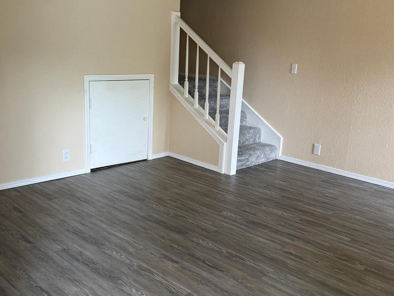 2 bed, 1.5 bath, 856 sqft, $1,000 — Photo 2