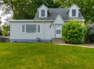 42 Roselawn Ave E, Maplewood, MN 55117