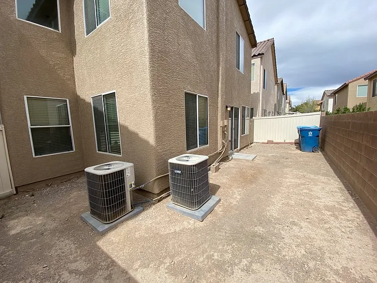 5680 Woods Crossing St — Photo 13