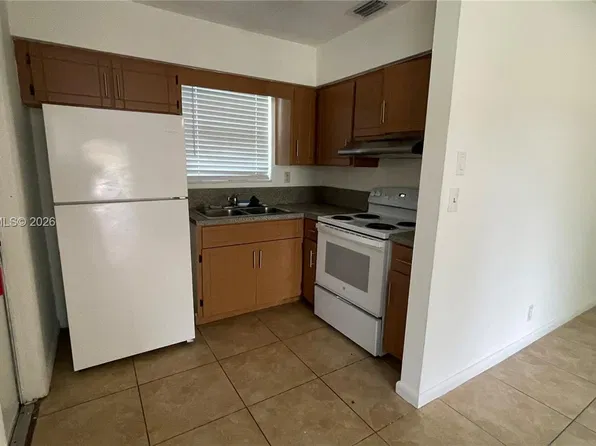 5210 NW 16th St APT 3, Lauderhill, FL 33313