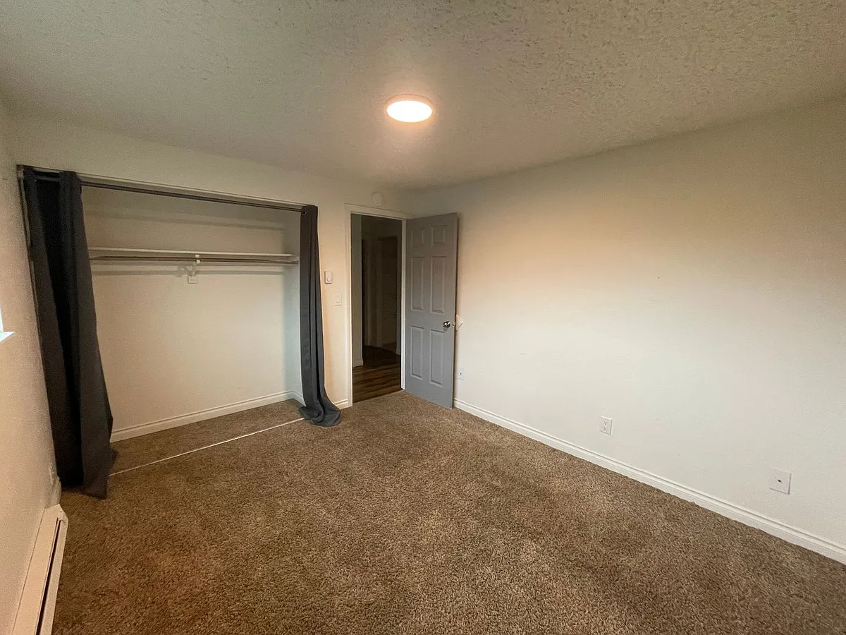 Building Photo - Dry Creek Apartments