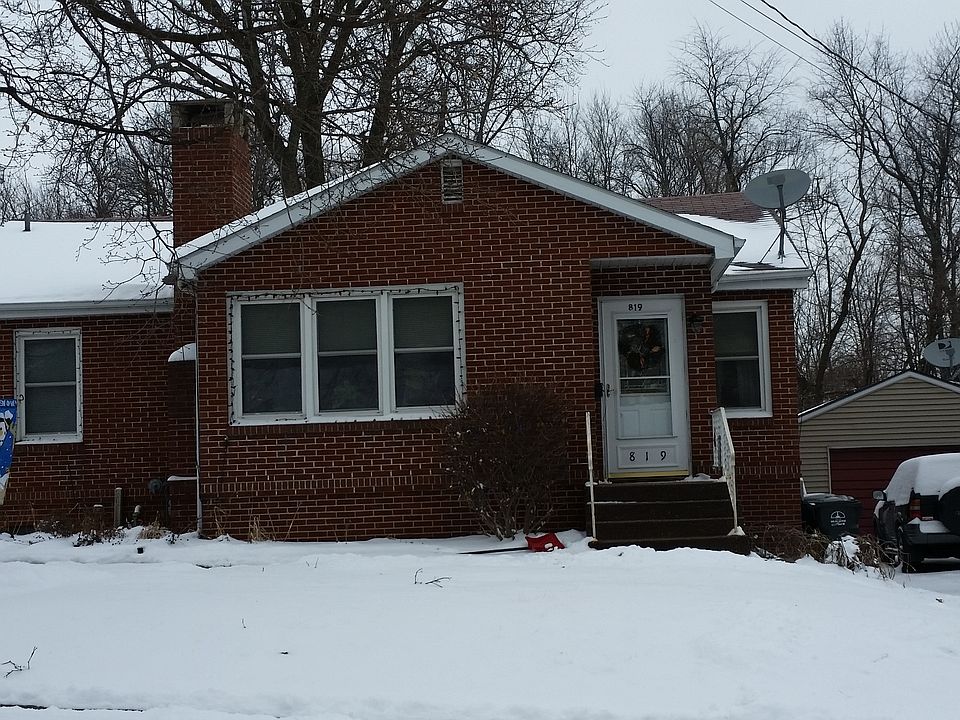 1st image of 819 Woodlawn Ave