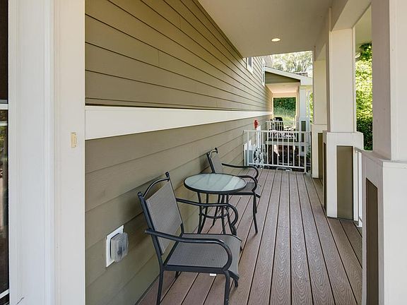 2nd image of 1555 Crawford Dr