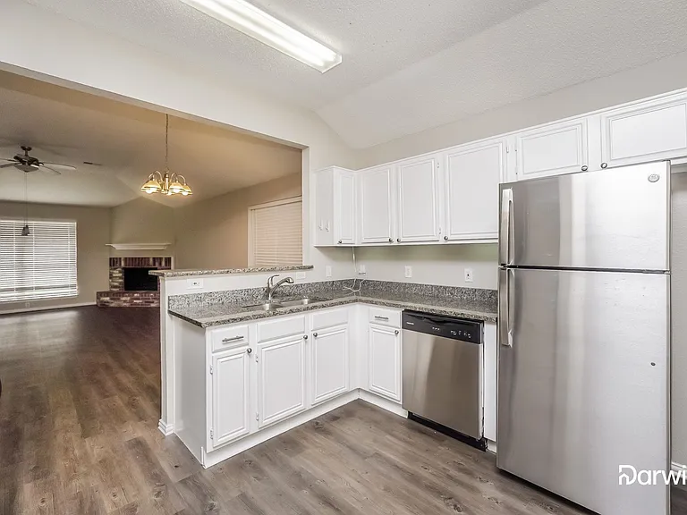 1940 Walden Pl — Photo 2