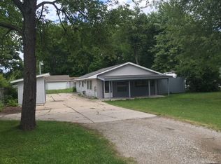 212 Standard St, Houghton Lake, MI 48629