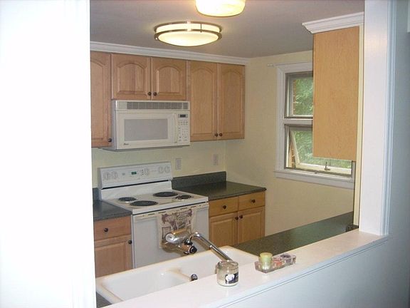 3rd image of 304 Turner St NE