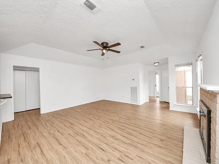 17003 Amidon Dr — Photo 11