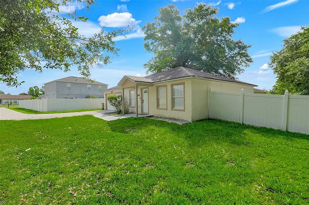 3 bed, 2.0 bath, 1252 sqft, $1,850 — Photo 3