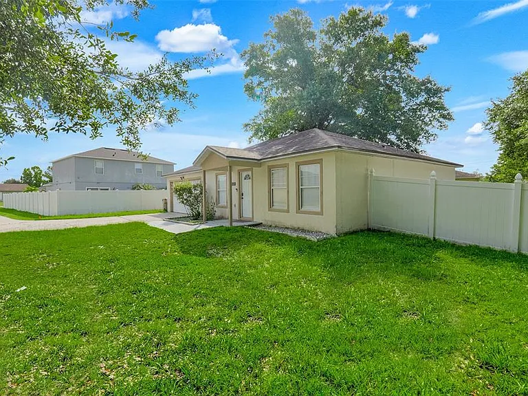 810 Valnera Ct — Photo 3