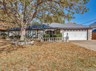 116 Montreal Dr, Hurst, TX 76054