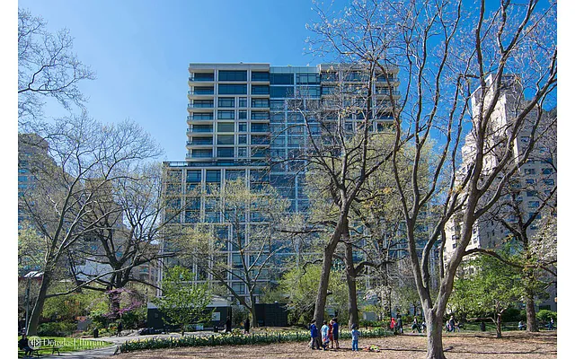 Sold by Douglas Elliman | media 24