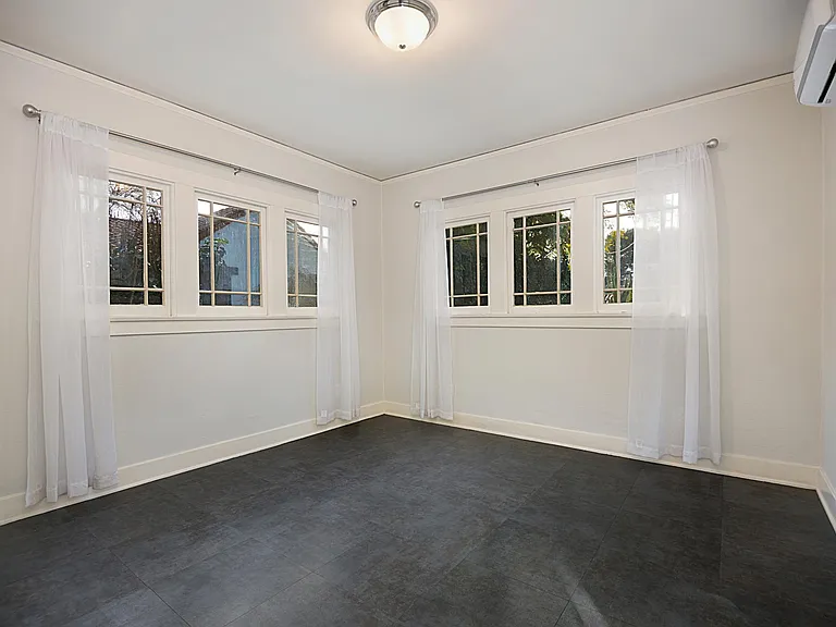 1652 Paloma St — Photo 10