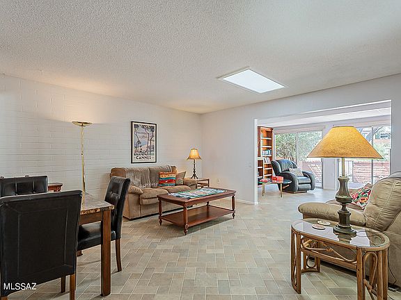 3rd image of 303 N Calle De Las Profetas