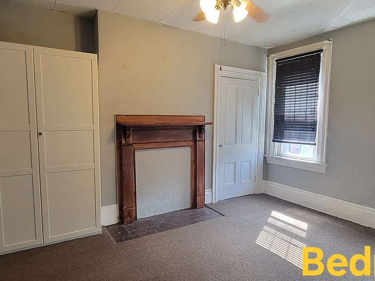 2323 Sarah St — Photo 25