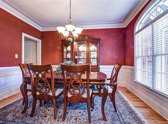 4th image of 3526 Saint Marys Ct