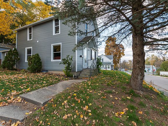 4th image of 106 Crescent Dr